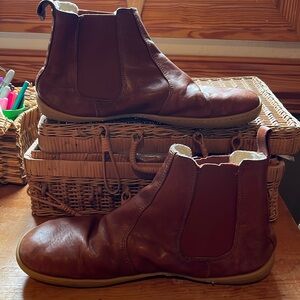 Mukishoes, handcrafted in Portugal. Barefoot style Chelsea boots